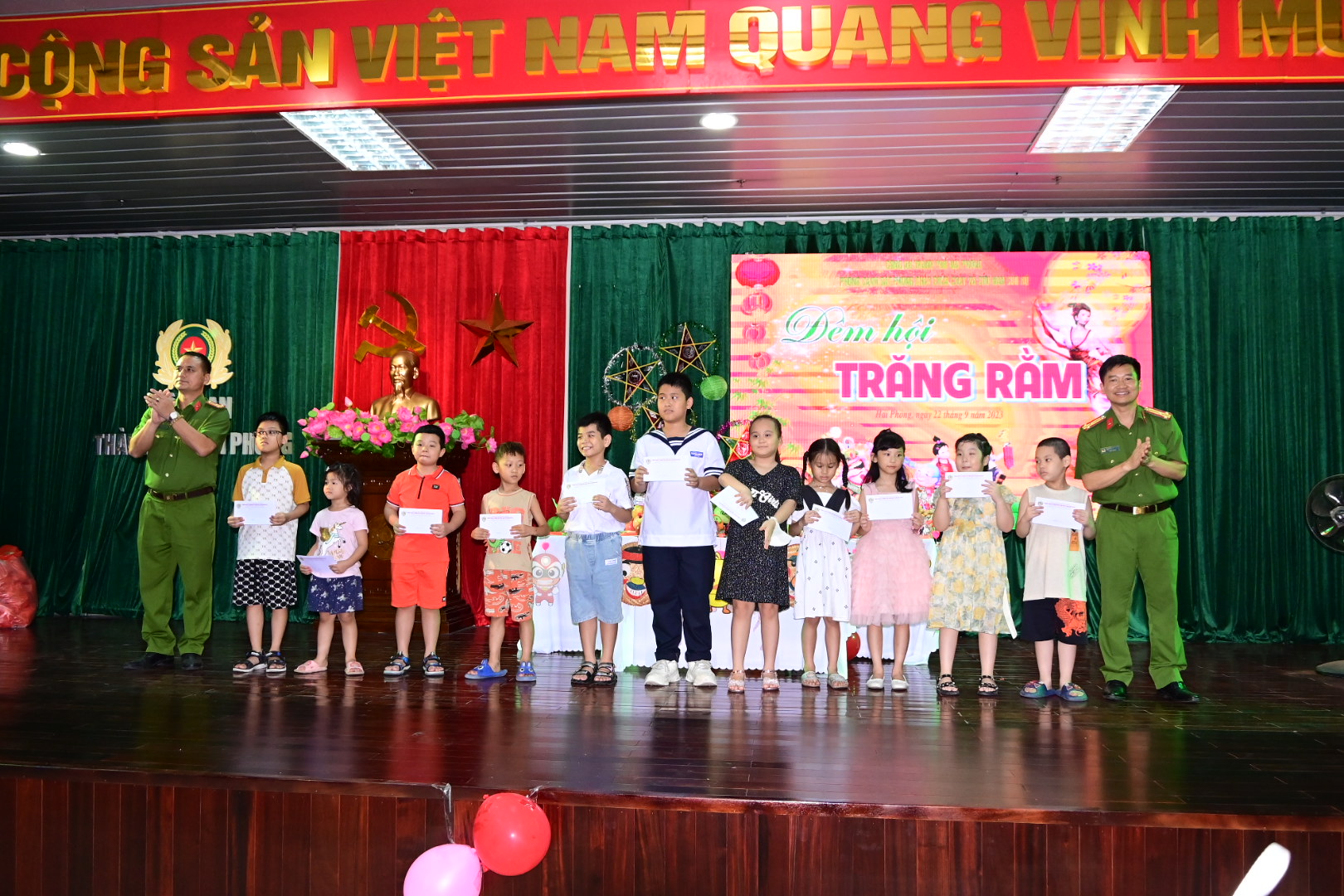 Phòng Cảnh sát PCCC và CNCH tổ chức chương trình Đêm hội Trăng rằm